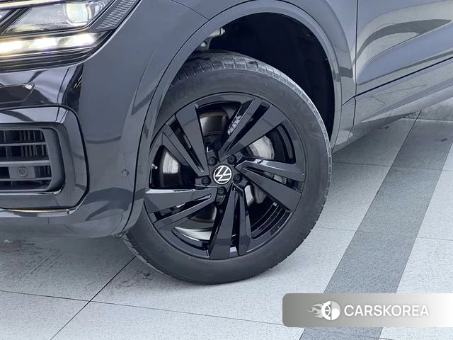 Volkswagen Touareg id 4297802 из Китая 11