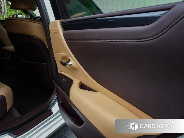 Lexus ES id 3888964 из Китая 11