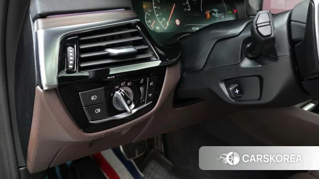 BMW 5 Series (G30) id 4471223 из Кореи 11