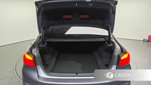 BMW 5 Series (G30) id 3911823 из Кореи 11