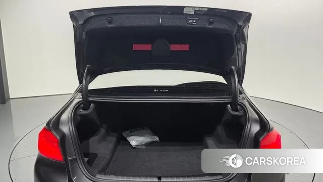 BMW 5 Series (G30) id 3736619 из Кореи 11