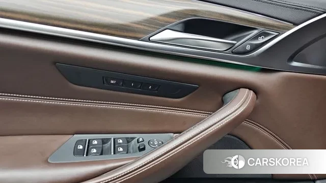 BMW 5 Series (G30) id 3403096 из Кореи 11