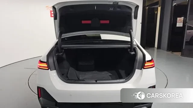 BMW 5 Series (G60) id 3327649 из Кореи 11