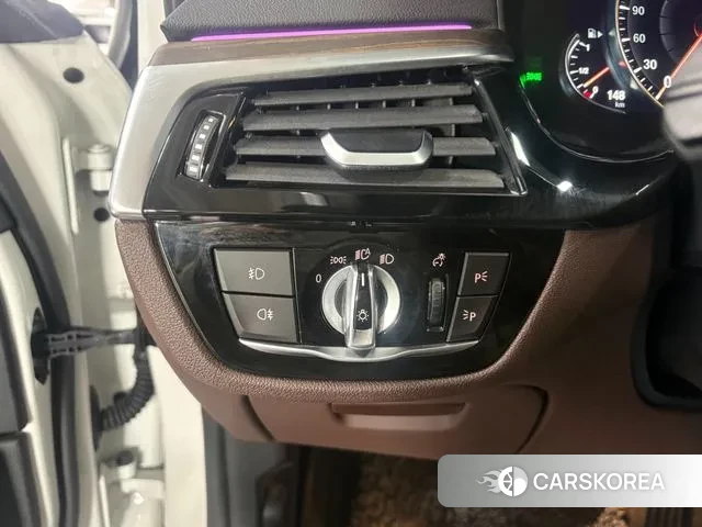 BMW 5 Series (G30) id 3757119 из Кореи 11