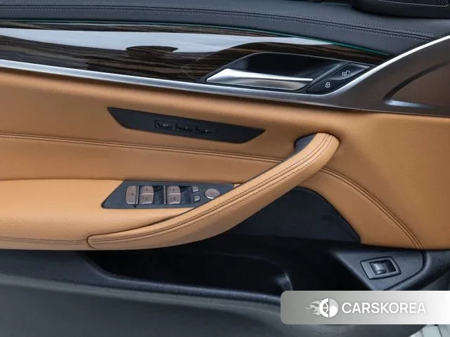 BMW 5 Series (G30) id 3258364 из Кореи 11