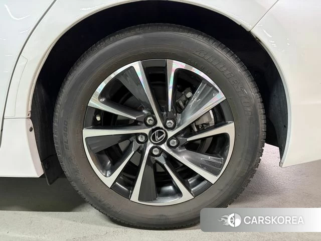 Lexus CT200h id 3905972 из Кореи 11