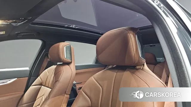 BMW 7 Series (G70) id 2894114 из Кореи 11