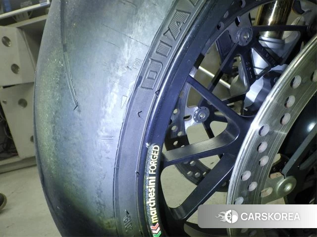 Ducati PANIGALE V4 id 3946948 из Японии 11