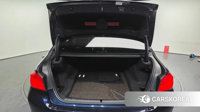 BMW 5 Series (G30) id 3833990 из Кореи 11