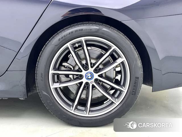 BMW 5 series PHEV id 4261668 из Китая 11