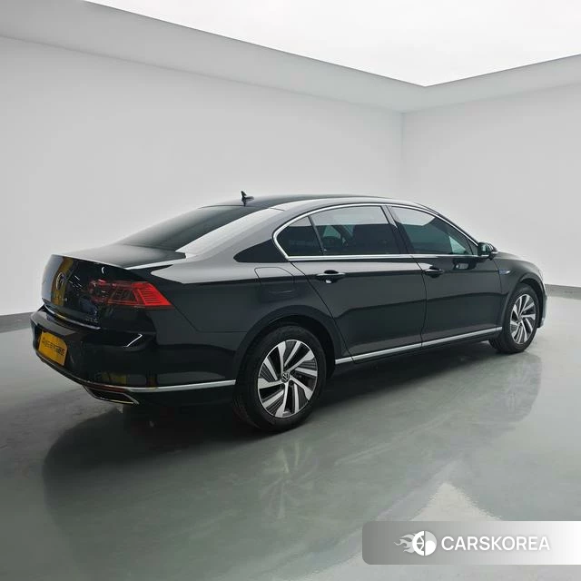 Volkswagen Magotan PHEV id 4253193 из Китая 11
