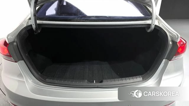 Hyundai Avante AD id 3966601 из Кореи 11