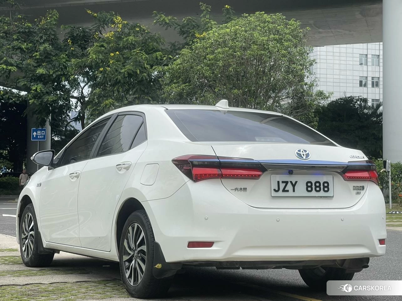 Toyota Corolla dual engine E+ id 4440581 из Китая 11
