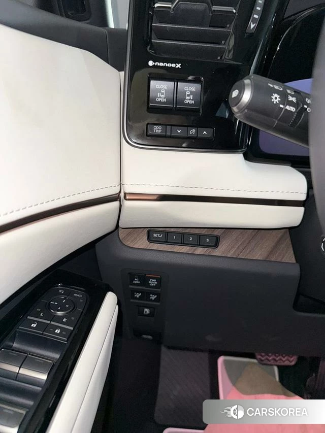 Lexus LM id 4262451 из Китая 11