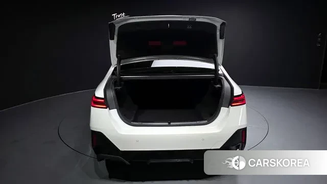 BMW 5 Series (G60) id 3341559 из Кореи 11