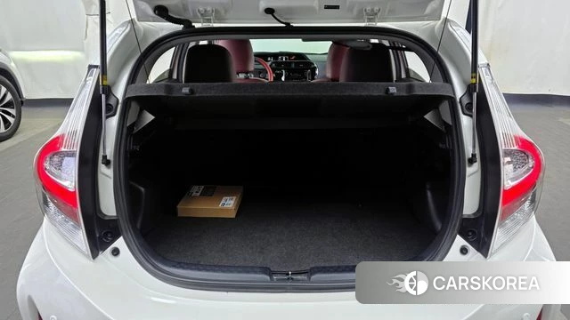 Toyota Prius C id 3834701 из Кореи 11