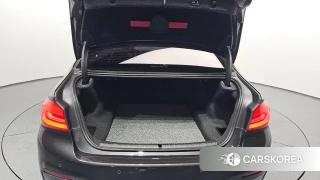 BMW 5 Series (G30) id 2891124 из Кореи 11