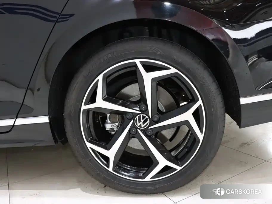 Volkswagen Magotan id 4680436 из Китая 11