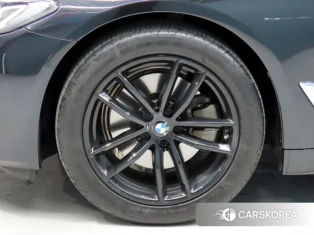 BMW 5 Series (G30) id 3763970 из Кореи 11