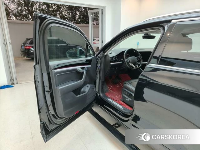 Volkswagen Touareg id 4240259 из Китая 11