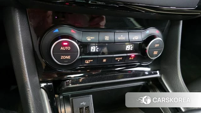 Infiniti Q30 id 3899628 из Кореи 11