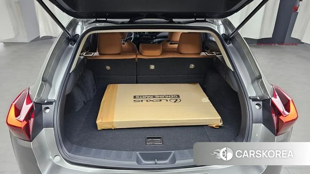 Lexus UX250h id 3885389 из Кореи 11