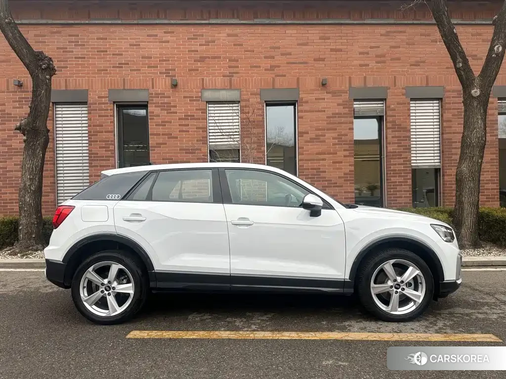 Audi Q2L id 4599723 из Китая 11