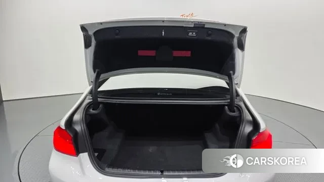 BMW 5 Series (G30) id 3698373 из Кореи 11