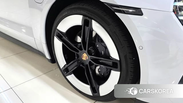 Porsche Taycan id 4387914 из Кореи 11