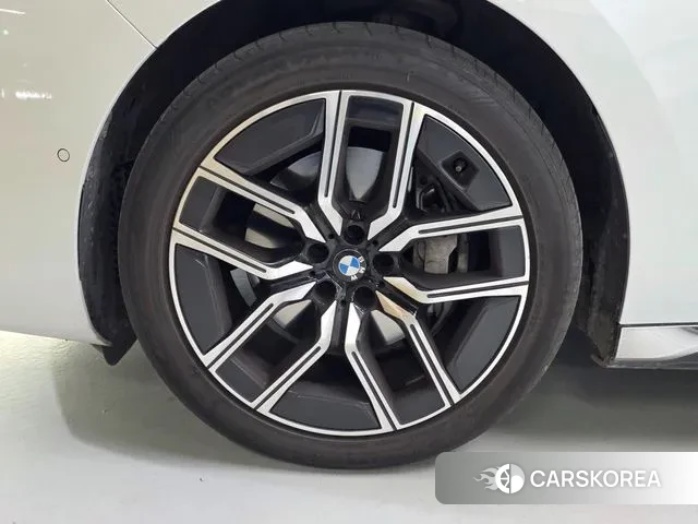 BMW 7 Series (G70) id 3327506 из Кореи 11