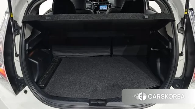 Toyota Prius C id 3612759 из Кореи 11