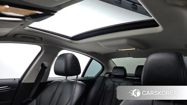 BMW 5 Series (G30) id 3779146 из Кореи 11