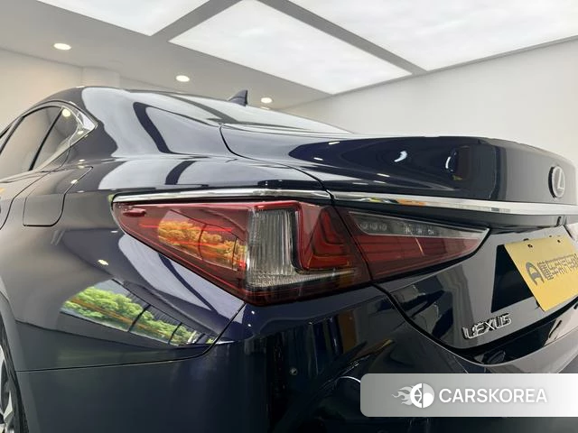 Lexus ES id 4300019 из Китая 11