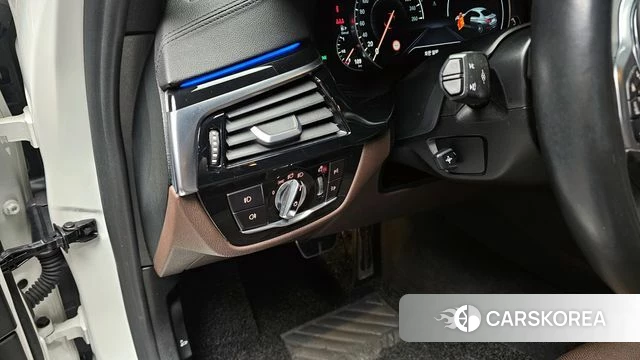 BMW 5 Series (G30) id 3894160 из Кореи 11