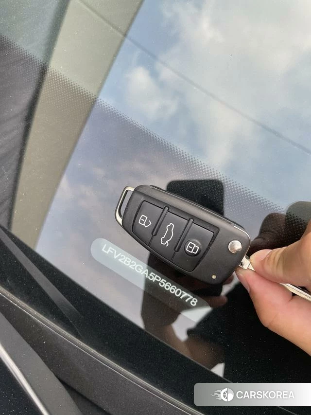 Audi Q2L id 4273845 из Китая 11