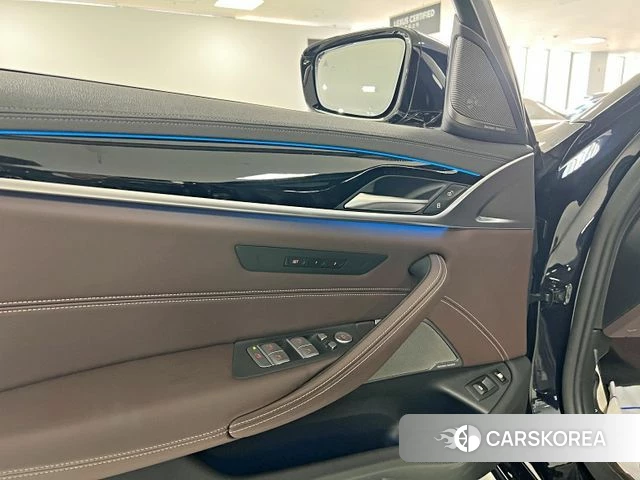 BMW 5 Series (G30) id 3892790 из Кореи 11