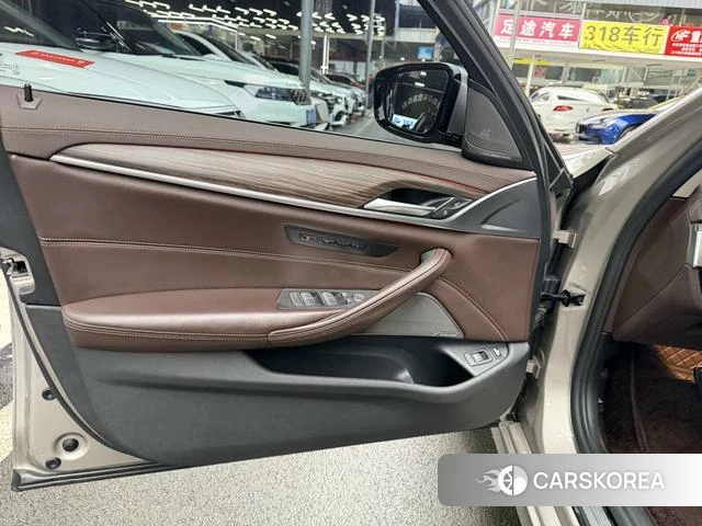 BMW 5 series PHEV id 4213373 из Китая 11
