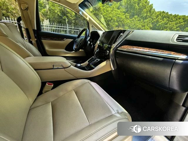 Toyota Elfa id 4272331 из Китая 11