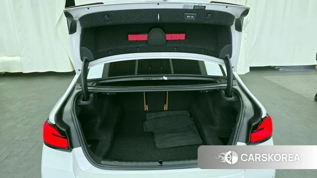 BMW 5 Series (G30) id 3858991 из Кореи 11