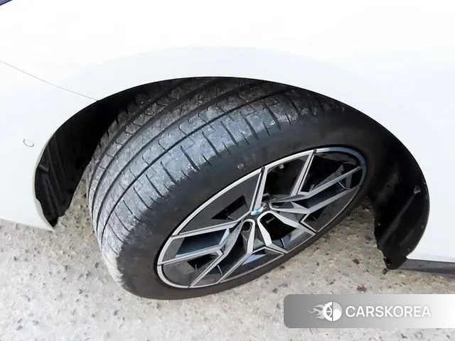 BMW 5 Series (G60) id 3517666 из Кореи 11