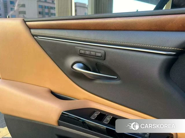 Lexus ES id 4277365 из Китая 11