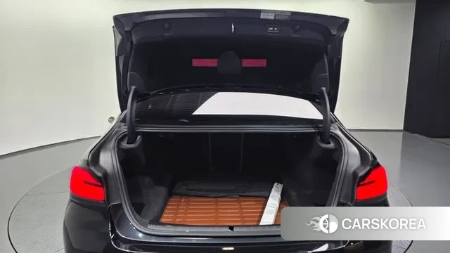 BMW 5 Series (G30) id 3406019 из Кореи 11