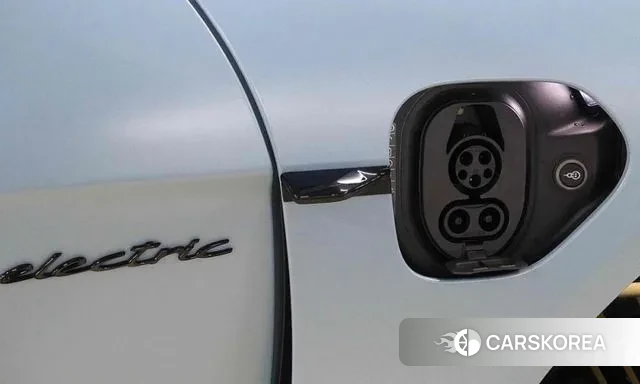 Porsche Taycan id 3047996 из Кореи 11