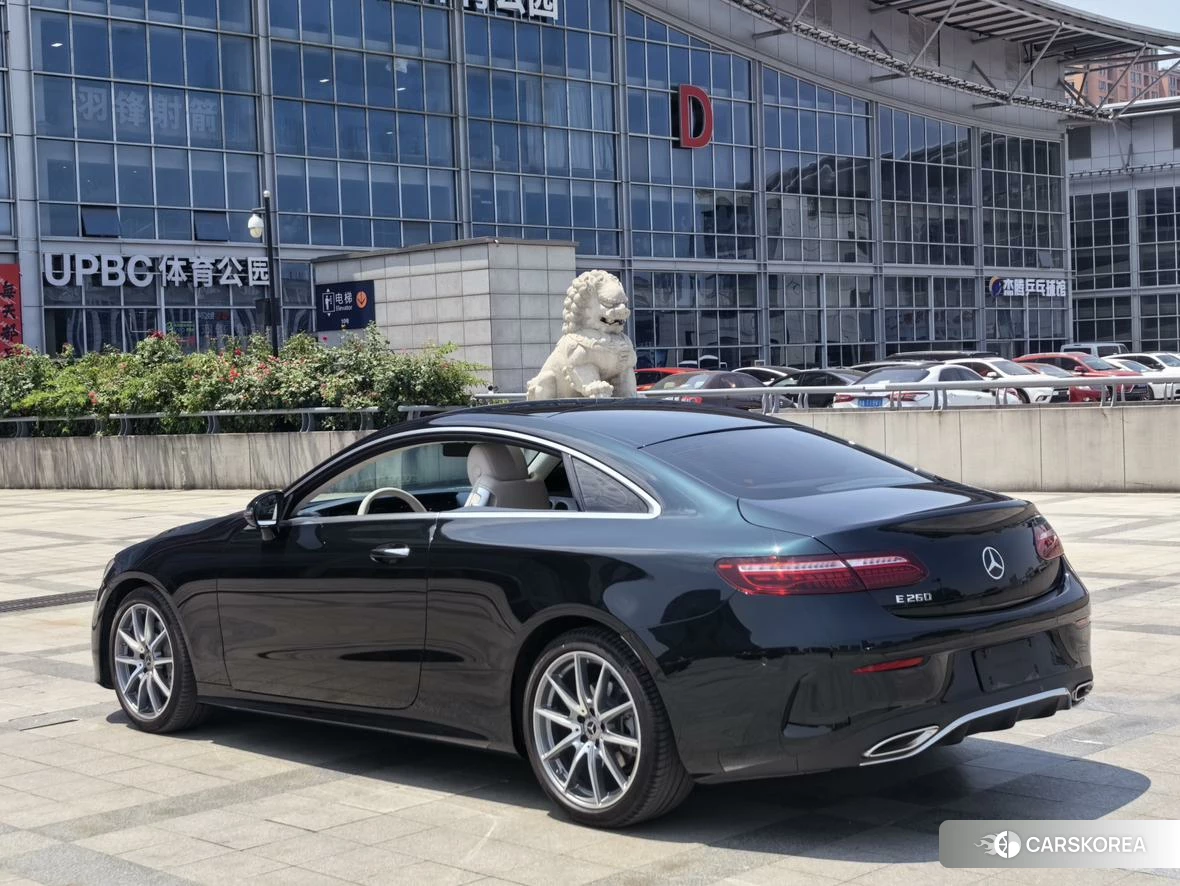Mercedes-Benz E-class (imported) 2022 Зеленый из Китая, фото 3