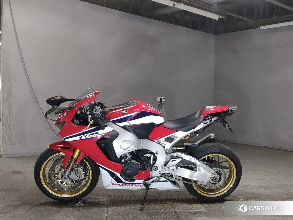 Проданный Honda CBR1000RR 2019 из Японии, фото 2