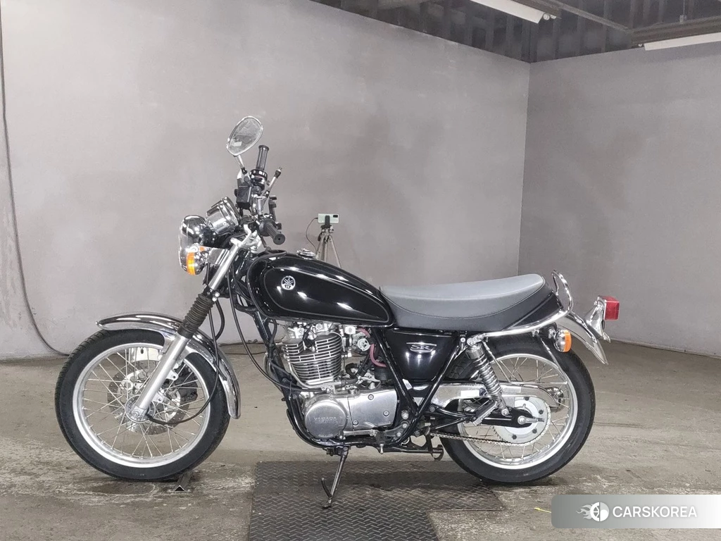 Проданный Yamaha SR 400 2017 из Японии, фото 2