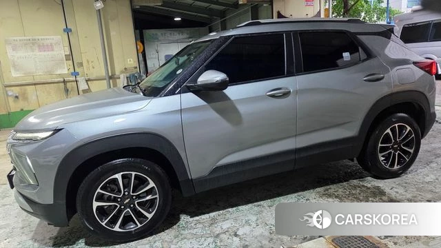 Chevrolet (GM Daewoo) The New Trail Blazer 2023 Серебристо-серый из Кореи, фото 2