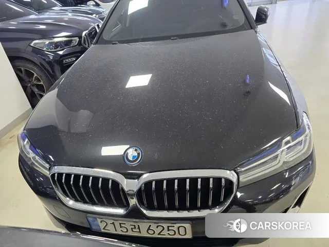 BMW 5 Series (G30) 2022 Черный из Кореи, фото 2