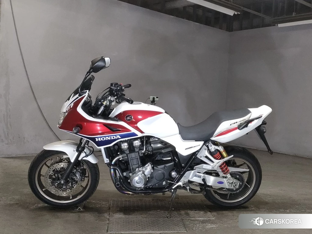 Проданный Honda CB1300SF BOLDOR 2014 из Японии, фото 2