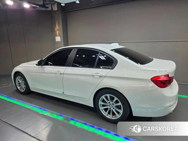 BMW 3 Series (F30) 2018 Белый из Кореи, фото 2